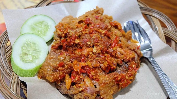 Resep Gampang Membuat Sambal Ayam Geprek Yang Pedasnya Maknyus