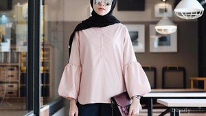 Inilah Outfit dengan Model Bell Sleeve Hijab yang Lagi Populer Banget di 2017