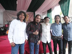 Yok Koeswoyo Harap Band Ini Jadi Penerus Koes Plus