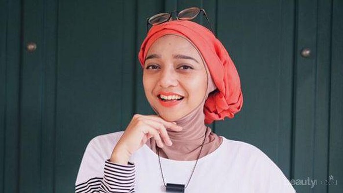Cantik dan Beda, Hijab Turban ala Chiki Fawzi ini Jadi Inspirasi Gaya Anak Muda!