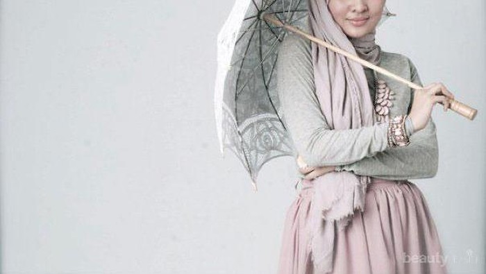 Hijabers Harus Baca, Ini Beberapa Do and Don'ts di Musim Hujan Agar Hijab Kamu Tetap Aman