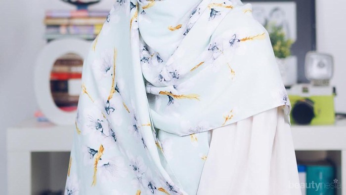 Biar Enggak Terlihat Norak, Ini Cara Padu Padan dengan Hijab Motif Ala Gita Savitri Devi