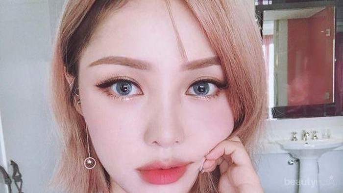 Psst! Ini Dia Rahasia Memakai Eyeliner Agar Mata Terlihat Besar dan Lentik!