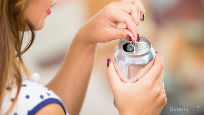 [FORUM] Kalo lagi haid, gak boleh minum minuman soda ya?