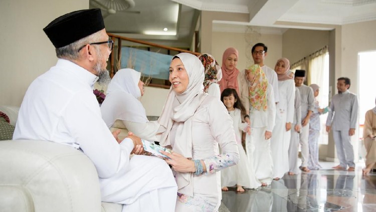 Libur lebaran tahun ini mencapai 12 hari lho. Bunda bisa merencanakan liburan yang lebih lama nih. Dari tanggal berapa dan sampai kapan ya liburnya?