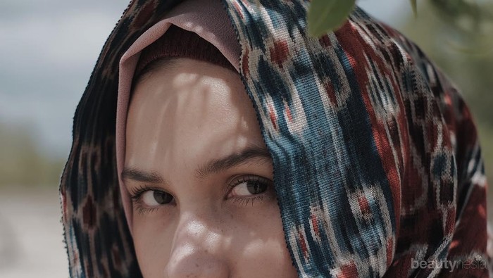 Rambut Dijamin Bebas Lepek dan Ketombe dengan Rekomendasi Shampo Khusus Hijab Ini