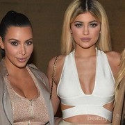 Kamu Akan Kaget, Kim Kardashian dan Kylie Jenner, Duo Kembar Ini Punya Kembaran Rahasia!