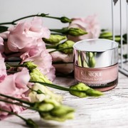 #NEWS Lembabkan Kulit Keringmu dengan Clinique Moisture Surge 72-Hour Auto-Replenishing Hydrator