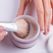 Tak Hanya Wardah, Ternyata Bedak Tabur Ini Juga Bagus untuk Kulit Berminyak!
