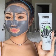 Freeman Detoxifying Charcoal + Black Sugar Mud Mask: Masker Wajah untuk Dapatkan Kulit Bersih dan Kinclong!