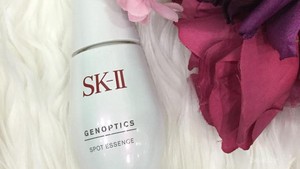 Kulit Wajah Sehat dan Cerah Berkat SK-II Genoptic Spot Essence, Intip Reviewnya!