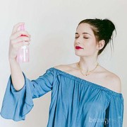 Kehabisan Make Up Setting Spray? Ternyata, Kamu Bisa Bikin Sendiri dengan Cara Mudah Ini!