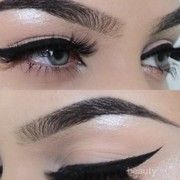 Ini Lho Cara Bikin Bikin Winged Liner dengan Eyeliner Gel, Lengkap dengan Teknik Rahasianya!