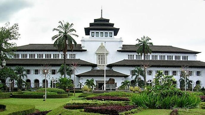 Bagi Kamu yang Suka Makanan Khas Bandung, Wajib Coba Restoran Ini!