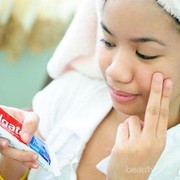 [FORUM] Pakai Pasta Gigi, Beneran Bisa Mengempeskan Jerawat