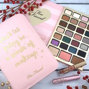 [NEWS] Butuh contour, highlight & Blush? Temukan Semuanya Dalam Too Faced Boss Lady Set