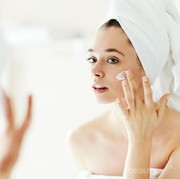 Ladies, gimana sih cara bedain skincare asli sama yang palsu?