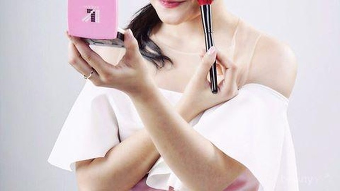 5 Brand Kosmetik Lokal Hits Ini Ternyata Milik Selebriti Tanah Air, Lho! 5 Brand Kosmetik Lokal Hits Ini Ternyata Milik Selebriti Tanah Air, Lho!