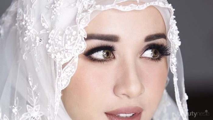 Psst, Mau Tahu Enggak? Ini Lho Fakta Menarik di Balik Gaun Pernikahan Laudya Cynthia Bella