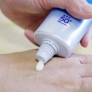 Pelindung Wajah dari sinar Matahari dengan Menggunakan Biore UV Aqua Rich Watery Essence Sunscreen
