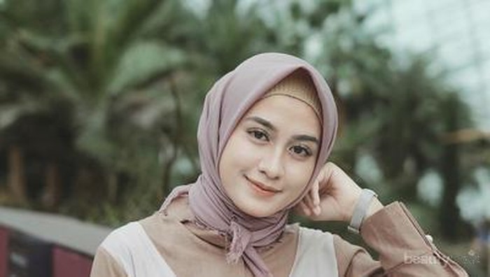 [FORUM] Tim Gaya Hijab Diikat Ke Belakang atau Hijab Menutup Dada?