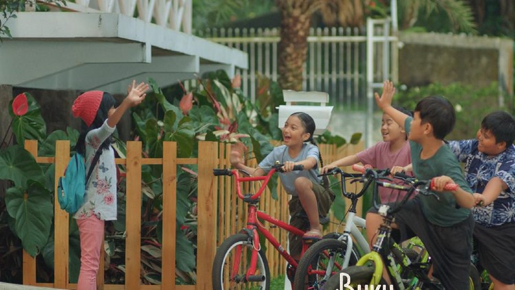 Jika Bunda berencana menonton film akhir pekan ini, tak ada salahnya memilih film Buku Harianku. Film keluarga ini sangat pas untuk ditonton Bunda dan si kecil.