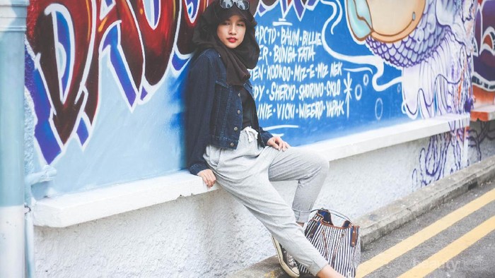 Ke Kampus Pakai Jaket Jeans? Begini Tips Padu Padannya Biar Gaya Kamu Lebih Asik