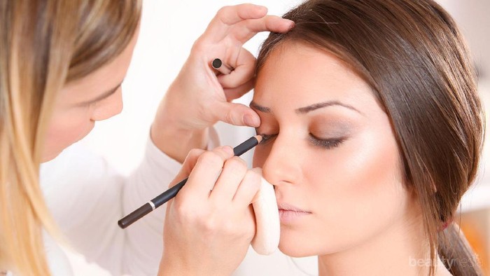 [FORUM] Jasa MUA yang wajar buat dandan wisuda, kira-kira berapa ya?