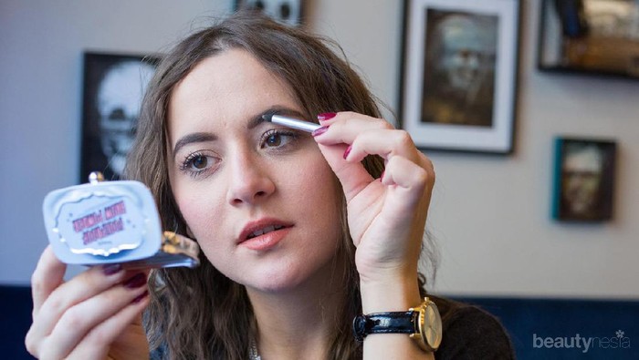 Inilah Review Benefit Foolproof Brow Powder yang Super Mudah digunakan dan Tahan Lama!