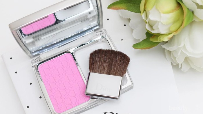 Pipi Segar Merona dengan Dior Rosy Glow Awakening Blush