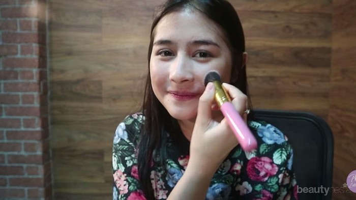 Inilah Make Up Routine Ala Prilly Latuconsina untuk Tampil Cantik Natural!