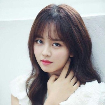 img-title Menginjak Usia 20-an dan Ingin Kulit Terlihat Lebih Muda dari Usiamu? Ikuti Tips Berikut Ini!