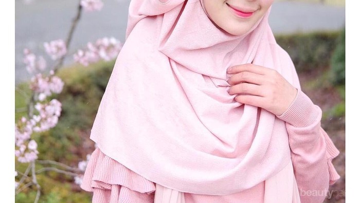 Cantiknya Para Selebgram Ini Menggunakan Lipstik Nude, Mau Coba Hijabers?