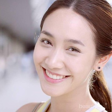 img-title Ingin Tampil Cantik Tanpa Make Up Berlebihan di Hari Pertama Kerja? Yuk Ikuti 4 Tips Simple Ini!