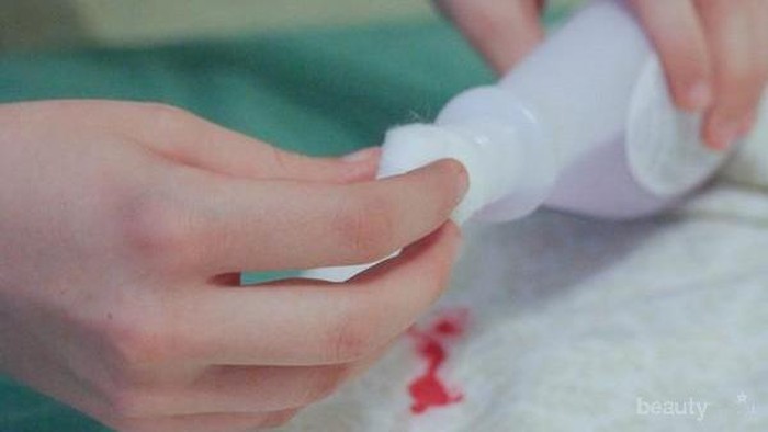 Inilah Langkah Mudah Hilangkan Noda Cat Kuku yang Menempel di Bajumu!