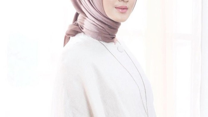 Ini Dia Gaya Hijab Simpel dan Super Rapi Ala Dian Pelangi!