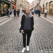 [FORUM] Kalo traveling, hijab apa yang paling ngga pernah ketinggalan kamu bawa?