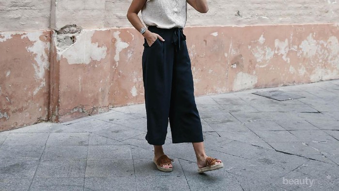 Minimalis dan Modis, Ini Dia Atasan yang Cocok untuk Mix and Match Kulot!