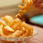 Terlihat Sama dengan Aslinya, Ini Ciri-ciri Kerupuk Kulit Palsu yang Bahaya Jika Dimakan