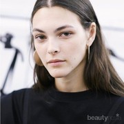 #FORUM Ladies, kamu mending ga pakai lipstik atau ga pakai pensil alis?