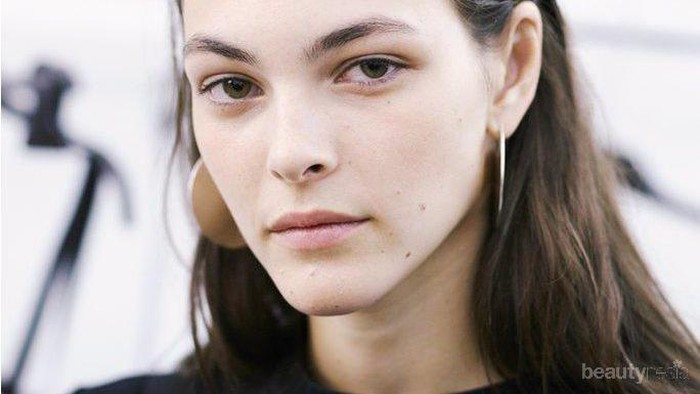 #FORUM Ladies, kamu mending ga pakai lipstik atau ga pakai pensil alis? #FORUM Ladies, kamu mending ga pakai lipstik atau ga pakai pensil alis?
