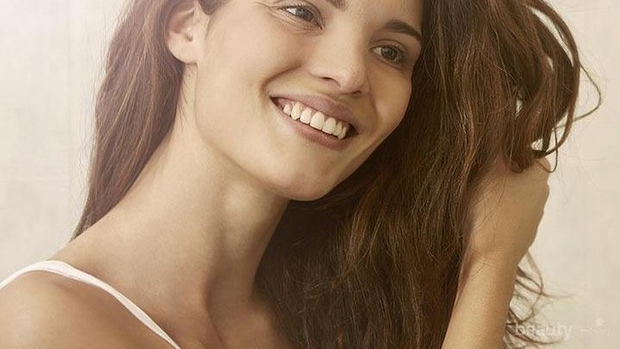 Sebal dengan Rambut Kusut? Yuk Atasi dengan 6 Tips Mudah Ini!