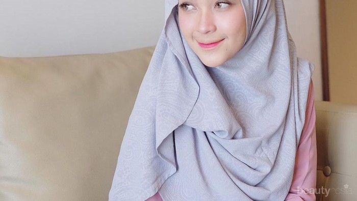 Anti Mati Gaya, Inspirasi Padu Padan Hijab Outfit Ala Hamidah Rachmayanti Ini Bisa Kamu Tiru
