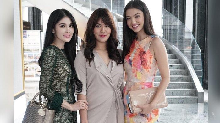 Punya Kulit yang Mulus dan Cantik, Rupanya Ini Rahasia Kulit Mulus Artis Indonesia. Penasaran?