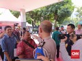 Urus Perpanjangan SIM Online, Warga Tetap Antre di Satpas