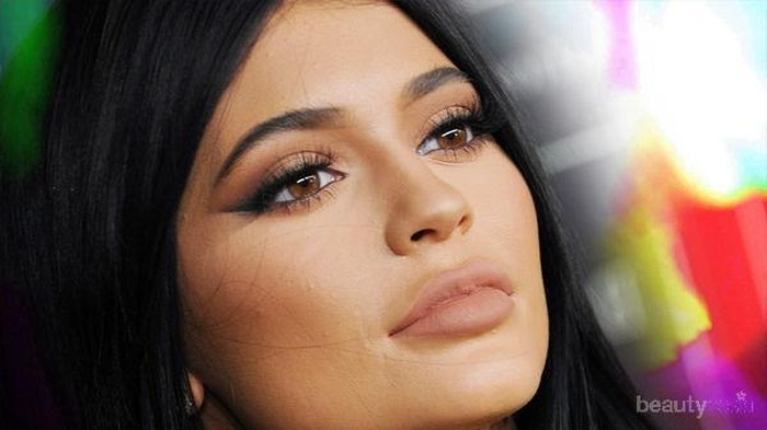 Ikuti Tutorial Ini untuk Membuat Bibir Tipis Terlihat Lebih Tebal