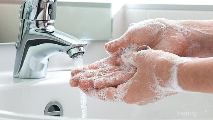[FORUM] Cuci tangan dengan sabun atau hand sanitizer? Mana lebih baik?