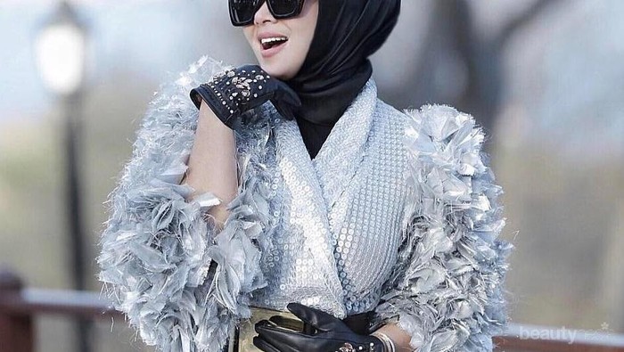 Wih, Ini Harga 5 Koleksi Kacamata Kece Syahrini yang Super Stylish dan Tidak Murahan!