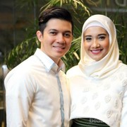 Kompak Banget, Ini Inspirasi Baju Kondangan Hijab Couple Ala Zaskia Sungkar dan Irwansyah