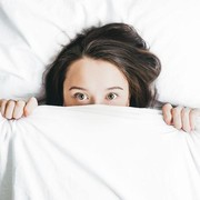 Terlalu Letih di Malam Hari? Lakukan 3 Hal Ini Agar Kulit Tetap Sehat!